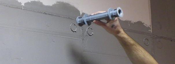 Když je MATERIA ještě mokrá, zpracujte povrch hladítkem 0 cm, s