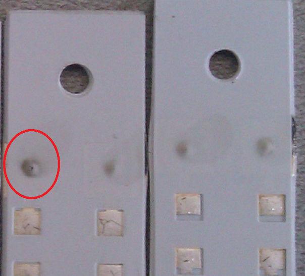 4.1.3 Defekty v substrátu V průběhu experimentu se objevilo několik deformací v okolí prokovů.