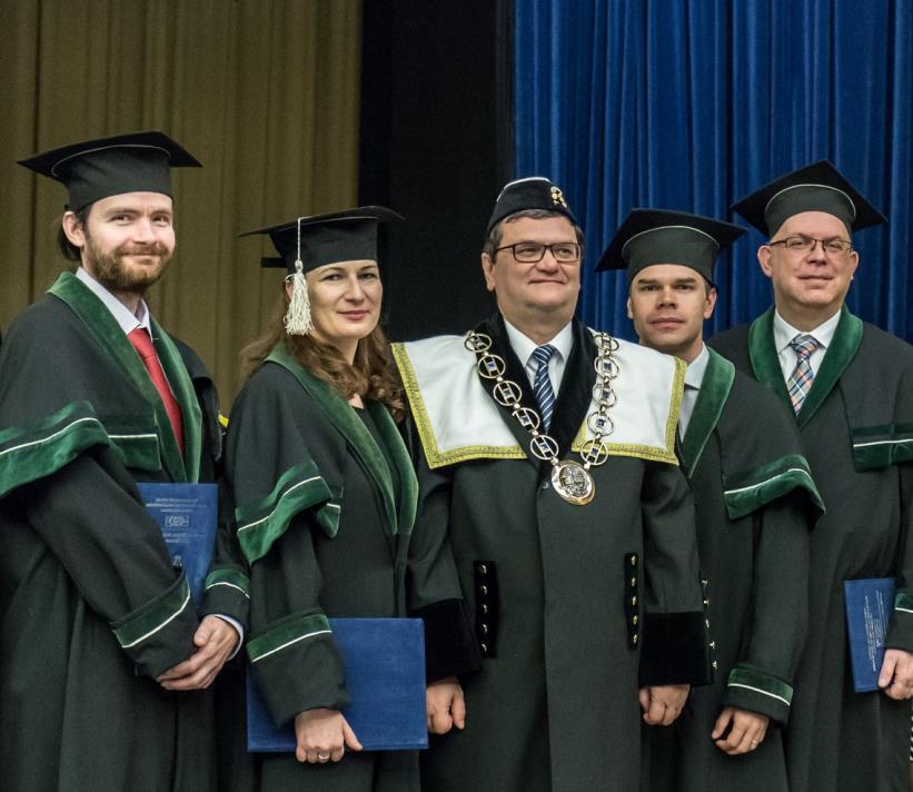 STUDIUM MBA Program MBA (Master of Business Administration) je náročná dlouhodobá forma manažerské přípravy.