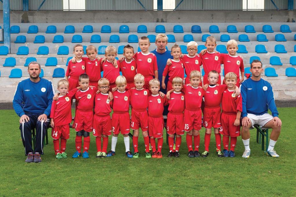 Domácí tým FC Písek U8 ročník 2009 Horní řada zleva: Václav Vejmělek, Jan Kolář, Roman Šimek, Lucas Krejčí, Petr Šindelář, trenér Jan Zušťák, Martin Kozma, Václav Havel, Vítězslav Baďura, Filip