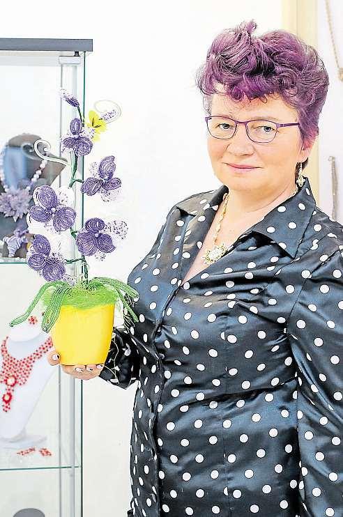 4 9. února 2018 Táborsko Korálky dokážou člověka Vtáborské Galerii 140 se koná výstava výrobků, kterou připravily ženy ze sdružení Korálkářky Tábor. Duší skupiny je Jarmila Podzemská.