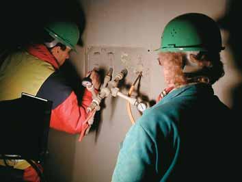 14. ročník - č. 1/2 The waterproofing system consists of individual transversal sections divided by the Fugenband AFI 6/3 MP waterbars installed in transversal joints.