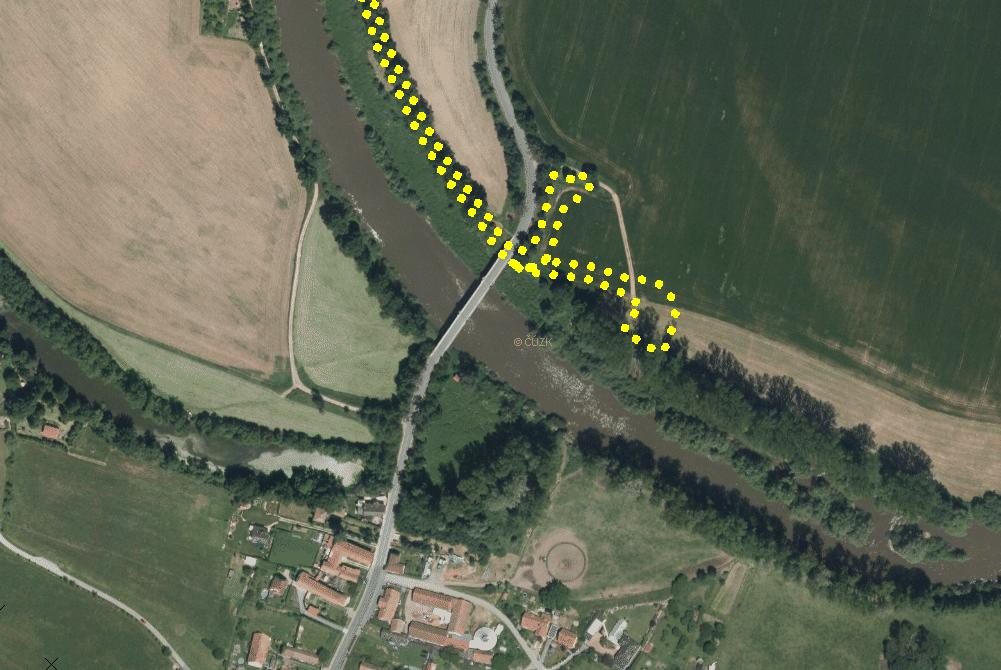 Změna č.1 ÚP Dříteč vymezuje v souladu se zpracovanou územní studií plochy veřejného prostranství - plochy změny I/Z09a a I/Z09b pro PV plochy veřejných prostranství.