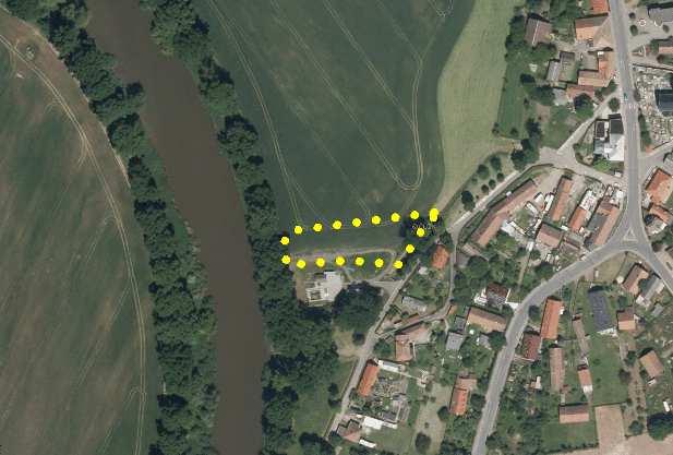 Rozhledna by byla umístěna severně od stávajícího zemědělského areálu na severozápadním okraji sídla, mezi