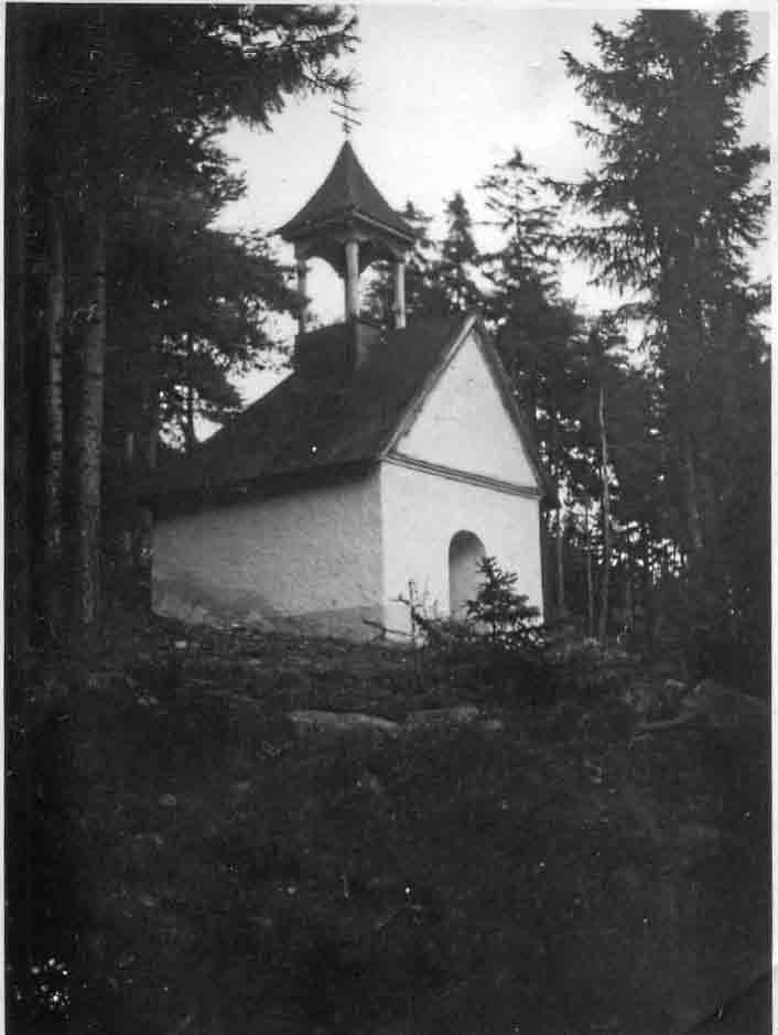 Jedna se nacházela v části Trommel severovýchodně od dnešní perninské křižovatky (mezi domy č. p. 28 a 29). Další stála poblíž domu č. p. 42 (severně od silnice na Lužec) v části Steingrube a třetí jižně od Oldřichovského vrchu.