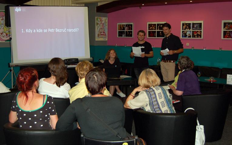 audience na mezinárodním festivalu umění trans/misje Na konci srpna jsme hostovali na mezinárodním festivalu umění TRANS/MISJE, který propojuje kulturu a uměleckou tvorbu autorů z šesti evropských