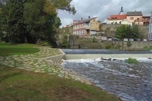 DVT KAMENITÝ POTOK ÚPRAVA KORYTA PŘED REALIZACÍ DVT KAMENITÝ POTOK ÚPRAVA KORYTA PO REALIZACI Významné vodní toky opravy a údržba MŽE-STŘÍBRO OPRAVA PRAVOBŘEŽNÍ ZDI JEZU ŽELIVKA VD ŠVIHOV OPRAVA