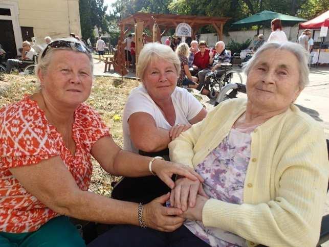 V rámci univerzity volného času zajišťovalo sociální oddělení pravidelně každý měsíc přednášky na téma osobnosti naší populární hudby, které měly hojnou účast klientů i občanů z řad veřejnosti.