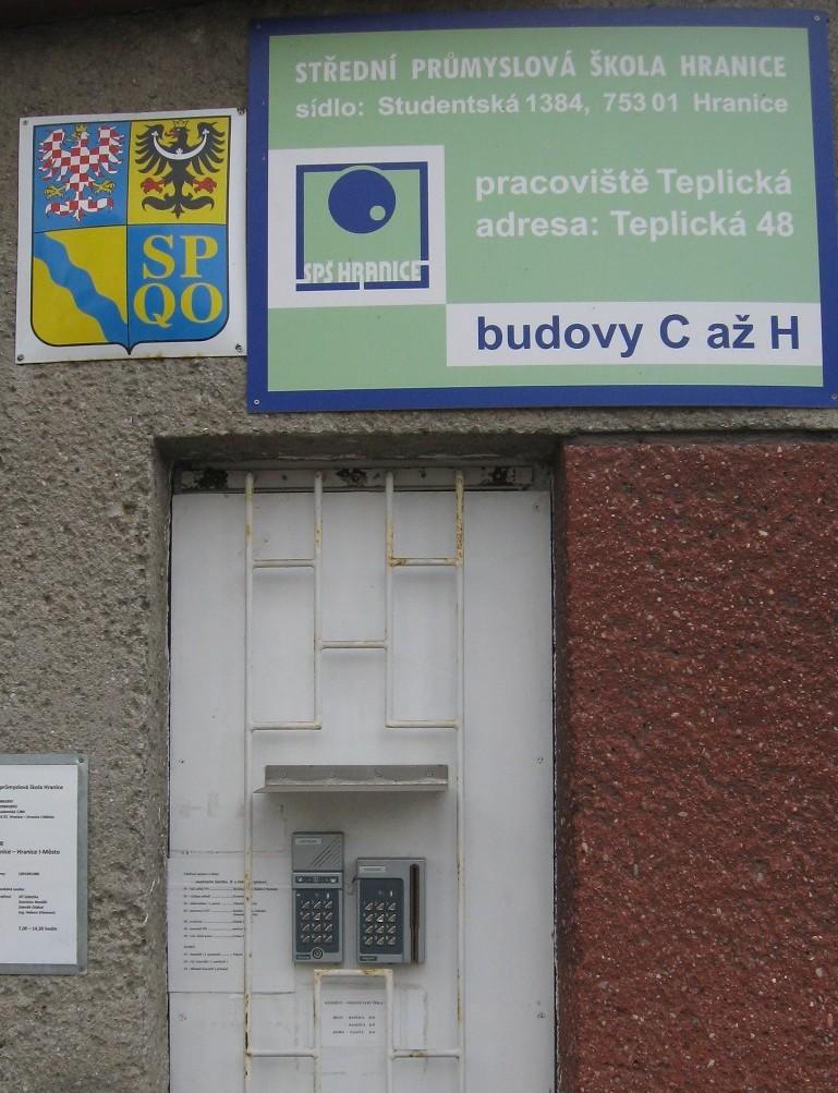 Studenti, kromě karet k oprávněnému vstupu do areálu, vlastní i studentské ISIC karty, které by mohly být využity právě za tímto účelem.
