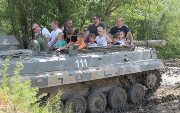 Protože osvojitelská rodina je považována z pohledu legislativy za rodinu běžnou, zůstává