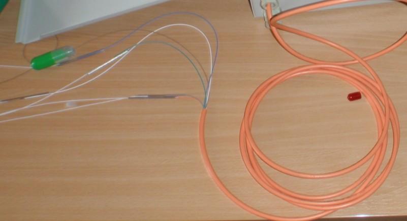 4 Vystrojení optického rozvaděče Obr. 4.12 Navaření ST pigtailů na druhý konec MM kabelu 4.