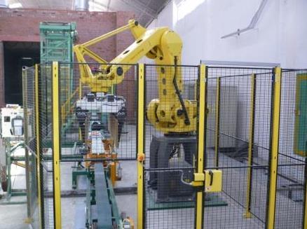 KOLABORATIVNÍ ROBOTY Tato kapitola se zabývá definováním kolaborativních robotů a jejich srovnáním s roboty tradičními.