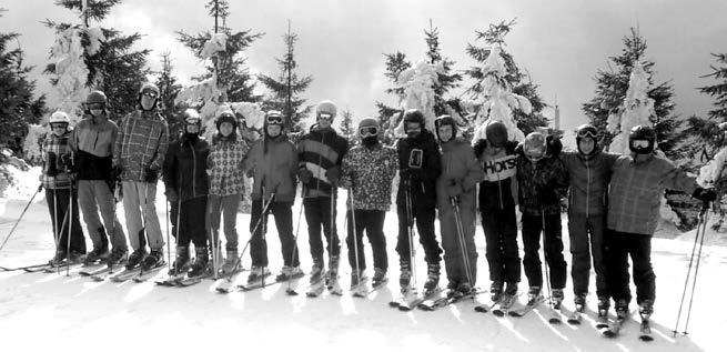 Do programu kurzů byly již tradičně zařazeny každodenní přednášky z oblasti historie lyžování, snowboardingu, nové techniky lyžování carving, chování na horách horská služba ČR.