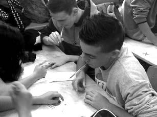 Ale teď, kdy slunce začíná hřát, za mnou studenti začali chodit s otázkami: Tak co, pane učiteli? Kdy? Kdy pojedeme? A přespíme zas venku? Hladina řek se začíná zvedat a ruce vodáka chybí pádlo.