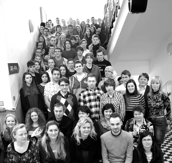 nejen vyučovací proces tvoří školu Esej, neboli slohovka v angličtině Od listopadu do začátku ledna 2015 opět probíhala soutěž určená tzv.