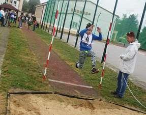 května se k nám za deštivého počasí sjelo 30 žáků speciálních škol z okresu Příbram a přes nepřízeň počasí bylo vidět
