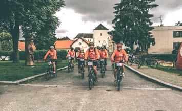Elektromobilita E.ON Czech 7 a 8-2016 31 E.ON like-bike Tour 2016 200 kilometrů v sedle a založení tradice v e-cyklistice Start Nové Hrady Průjezd 100.