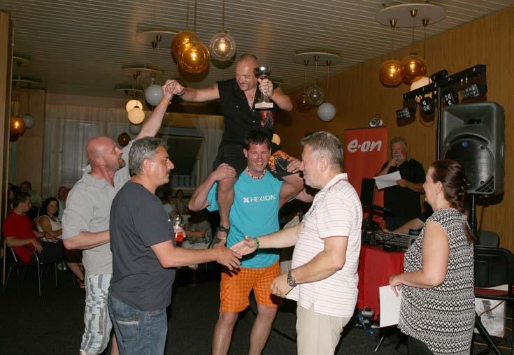 Karel Klusák a Martin Picmaus popřáli všem přítomným příjemnou zábavu. Poté dostal prostor DJ Marek Hůla, který spustil plejádu svých hitů.
