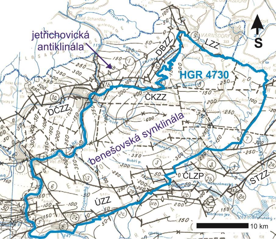 příkopovité struktury oherského riftu, probíhající zhruba jz. sv. směrem. Nejhlouběji uložená část rajonu v okolí Benešova nad Ploučnicí je v geologické praxi označována jako tzv.