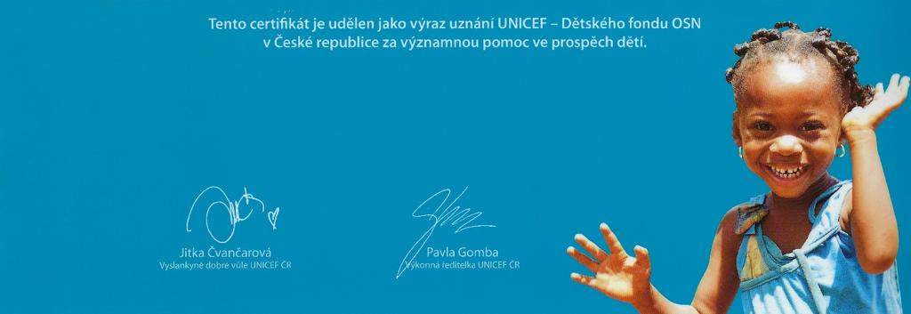 Spolu s potvrzením o přijetí daru a o jeho konkrétním využití obdržel náš školní parlament děkovný certifikát podepsaný předsedkyní Výkonné rady UNICEF ČR