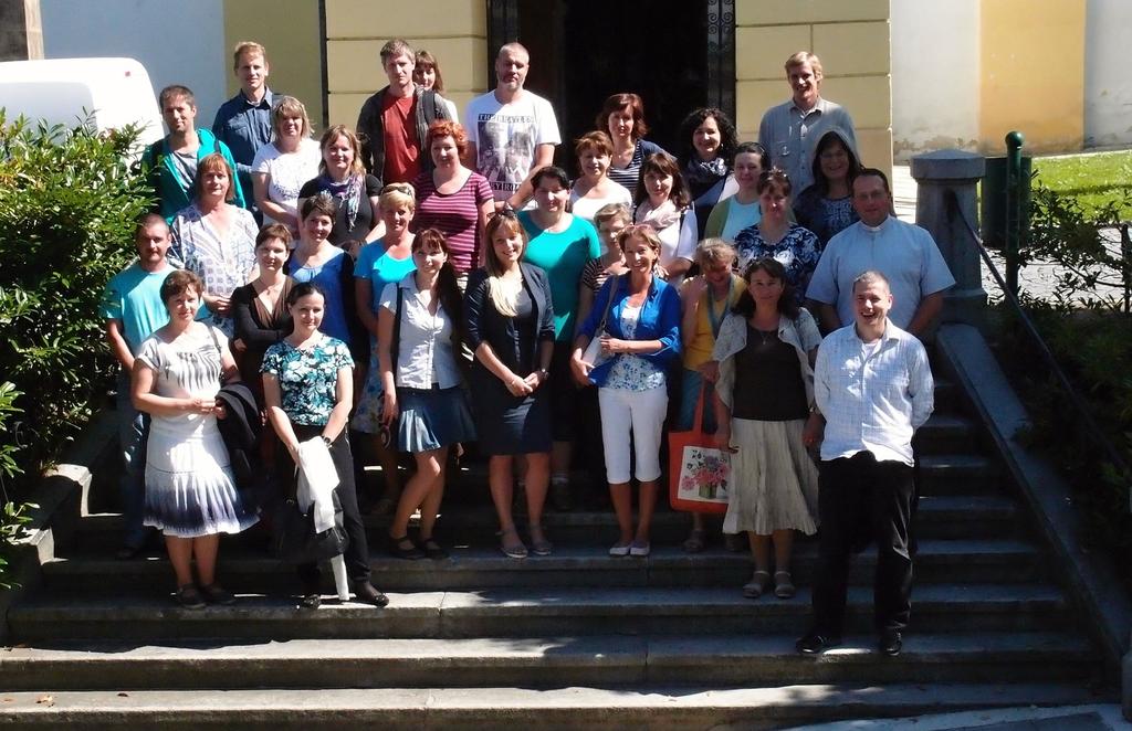 Personální zabezpečení 7 odst. ( 1 ) c Učitelé jsou plně kvalifikovaní, kolektiv tvoří mladí i zkušení pedagogové.