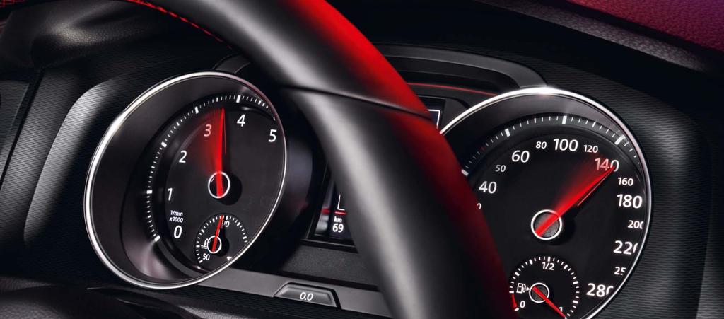 Motory, převodovky & podvozek 01 Příčinou působivé síly motoru TSI ve voze Golf GTI je snížený zdvihový objem, přeplňování turbodmychadlem a přímé vstřikování paliva.