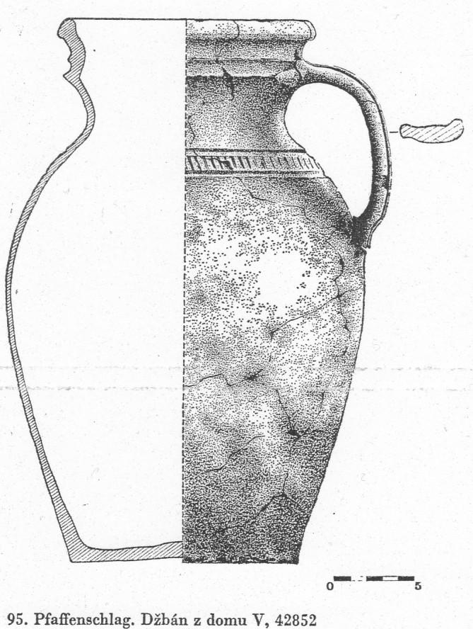 KONVICE s trubkovitou výlevkou - 1 celý ks + 3 výlevky - tvar baňaté láhve s úzkým krátkým válcovým hrdlem, ovalený okraj - ucho vyrůstá z okraje, dosedá na horní polovině výdutě - proti uchu