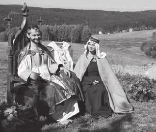 Přesto se poutníci smáli živým obrazům z historie Modle&na, zazpívali si nebo i zatančili s