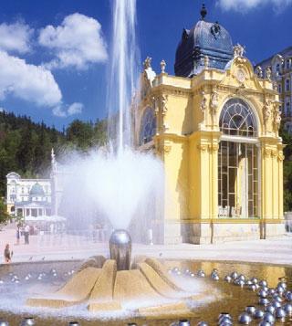 Mariánské Lázně Hotel Krakonoš *** Bridž, letní pohoda a wellnes v Mariánských Lázních Hotel Krakonoš nabízí 86 pokojů, všechny pokoje jsou vkusně a útulně zařízeny.