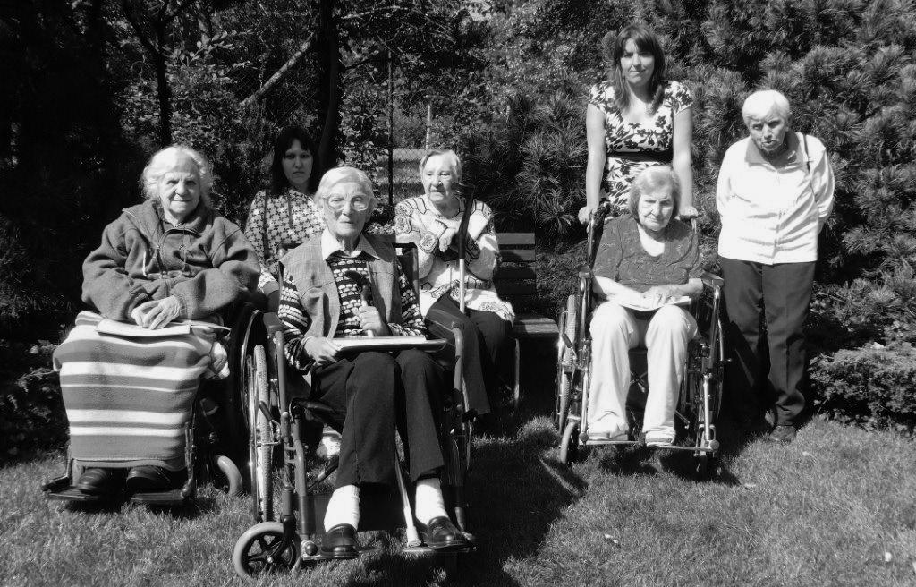 Návštěva Hruškovy meditační zahrady Dne 17. a 18. srpna navštívili uživatelé DPS Kopretina a DZR Petrklíč Hruškovu meditační zahradu v Plzni.