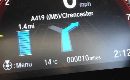 Odpověď: Navigace Garmin používá Honda Connect 7 displej k