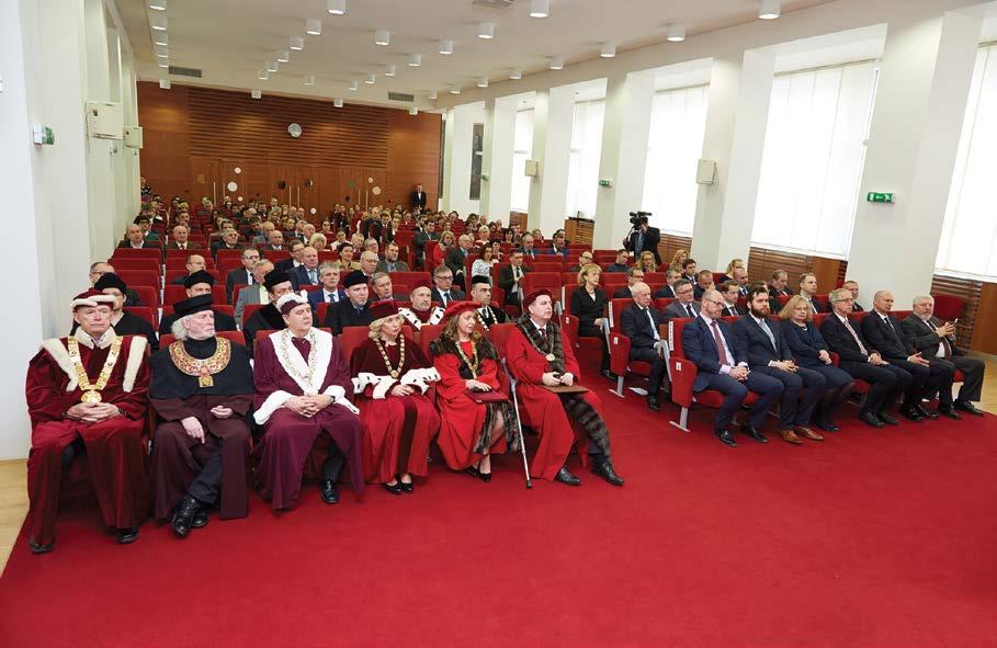 Na inauguraci byli přítomni významní hosté z řad akademiků i zástupců státní a veřejné sféry národním hodnocení, kdy výuka na univerzitě v oblasti veterinární hygieny potravin byla označena ze