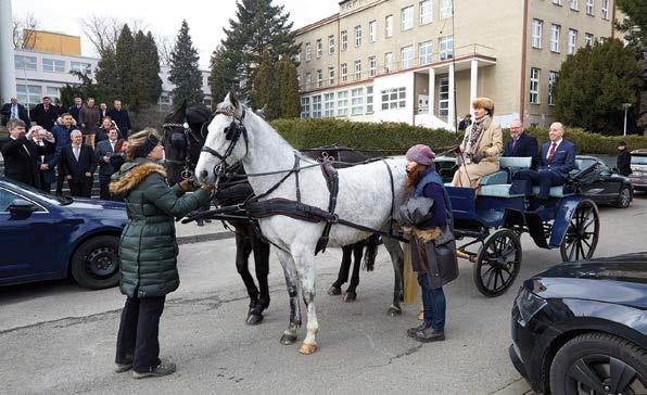 střípky vytvořit modernější úroveň propagace a prosazování naší univerzity v rámci vysokoškolského prostoru, státních a veřejných institucích a také na veřejnosti, a v neposlední řadě důstojně