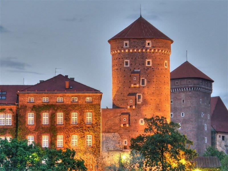 Neméně důležitým sdělením bylo připomenutí podmínek, za kterých mohou být uživatelé z řad studentů SŠIEŘ připojeni ke školní počítačové síti.