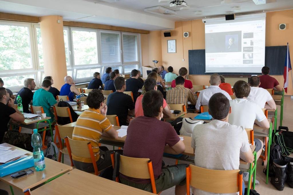 Kurz vakuové techniky 23. ročník Ve dnech 12. 16. 6. 2017 proběhl již 23. ročník kurzu Vakuové techniky.