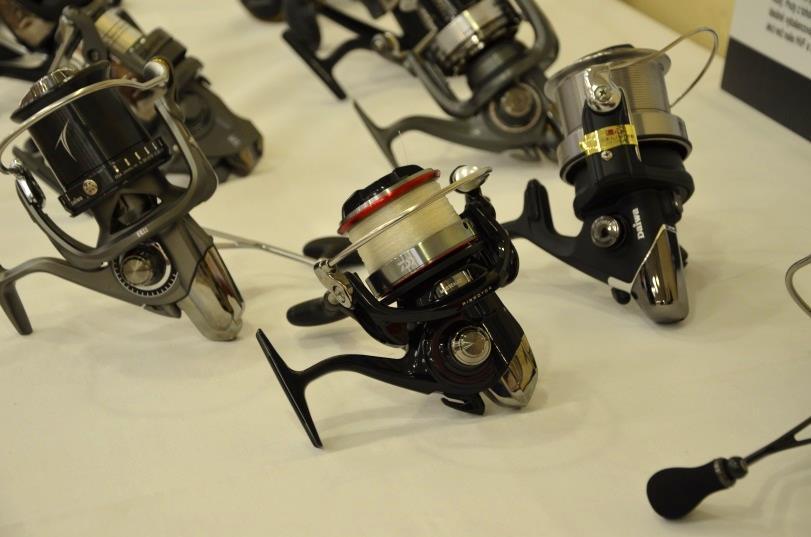 Cast izm 25QDA Nový typ navijáku vyvinutý ve spolupráci s KORDA teamem. Cast izm využívá výhod velkých Bit pit navijáků, ovšem tělo jeho tělo je menší a lehčí.