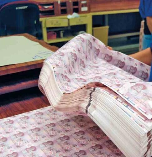 UTB ve Zlíně, Fakulta aplikované informatiky 31 měnit úrovně průhlednosti v různých částech bankovky je jeden ze základů bezpečnosti této technologie.
