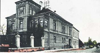 Slavnostní otevření lázní 1883 S příchodem jara roku 1883 rostl počet návštěvníků, kteří využívali příjemných koupelí v nově zřízených rašelinných lázních v Třeboni.
