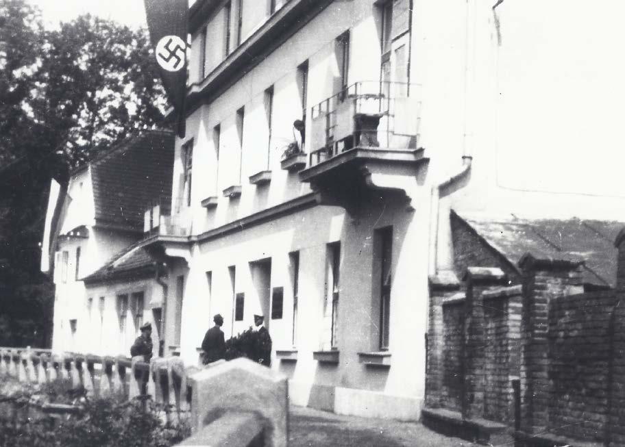 MĚSTSKÉ SLATINNÉ LÁZNĚ 1940 1949 Městské lázně se koncem války staly sídlem lazaretu pro německé vojáky Na podzim roku 1939 město Třeboň odkoupilo budovu lázní od Rozálie Vlčkové.