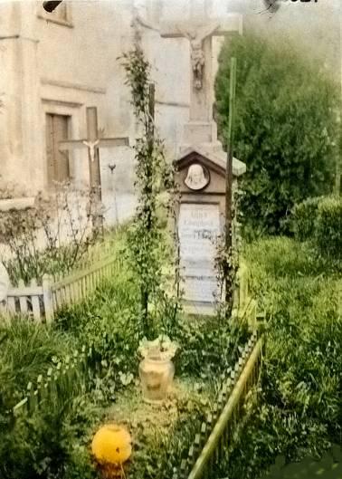 Zařazuji ještě jeden unikátní starý obrázek dnes již zrušeného hrobu z dýšinského hřbitova, který patřil Josefu Lamplovi (nar. 1837 v Hraničkách) a jeho paní Anně (rozené Kraus ze Smědčic).