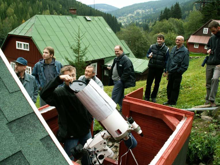 4.6. E-mailové konference list-brno@astro.cz a list-meduza@astro.cz Na základě stížností od členů naších konferencí brno@astro.cz a meduzadisc@atrey.karlin.mff.cuni.