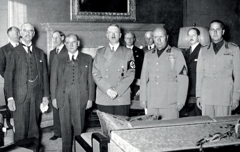 Bylo evidentní, že další světový konflikt je na spadnutí. Celé události eskalovaly v září roku 1938. A tady přicházíme k tomu, čemu se říká Mnichovská dohoda, nebo také Mnichovský diktát.