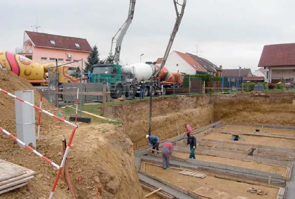 Tak je to pořád podobné, nabízíme prodej a servis hardwaru a softwarové práce. Spravujeme několik podnikových serverů a děláme bežný servis výpočetní techniky.