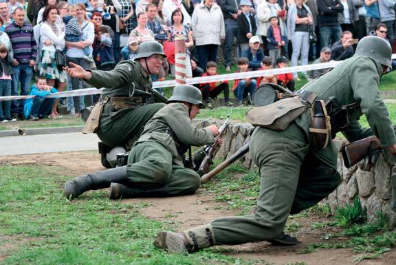 Proslov měla paní starostka Eva Rajchmanová. Vzpomenula všechny spíše tragické události, které letopočty s osmičkou na konci přinesly.