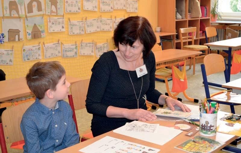 12 13 Zápis do 1. třídy Ve čtvrtek 27. dubna přišlo se svými rodiči k zápisu k povinné školní docházce 54 dětí.