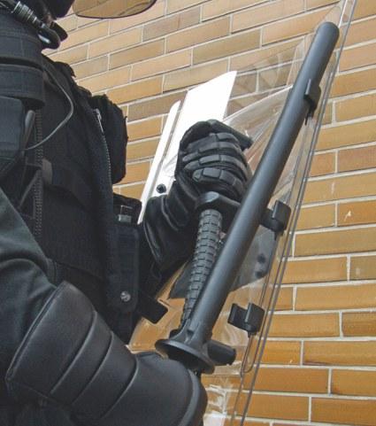ASR-60 ASRU-60 ASRUD-60 Policejní štít se zaoblenou přední deskou Tento štít