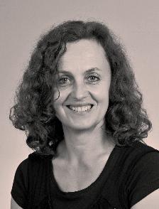 Monika Kopárková / Klinický psycholog / Základní údaje o oddělení Hospitalizovaní pacienti 3000 Ambulantní pacienti 5600 Počet lůžek 21+6+4 Lékaři 19 Střední zdravotnický personál 38 Pomocný personál