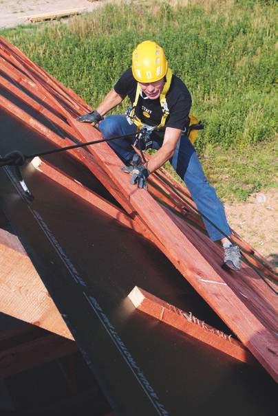 Tech-INFO střechy Při pohybu na šikmých plochách hrozí vždy nebezpečí propadnutí či uklouznutí s následným pádem.