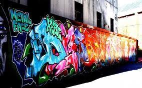 3. Graffiti Graffiti jsou druhem výtvarných projevu pracující ve veřejném