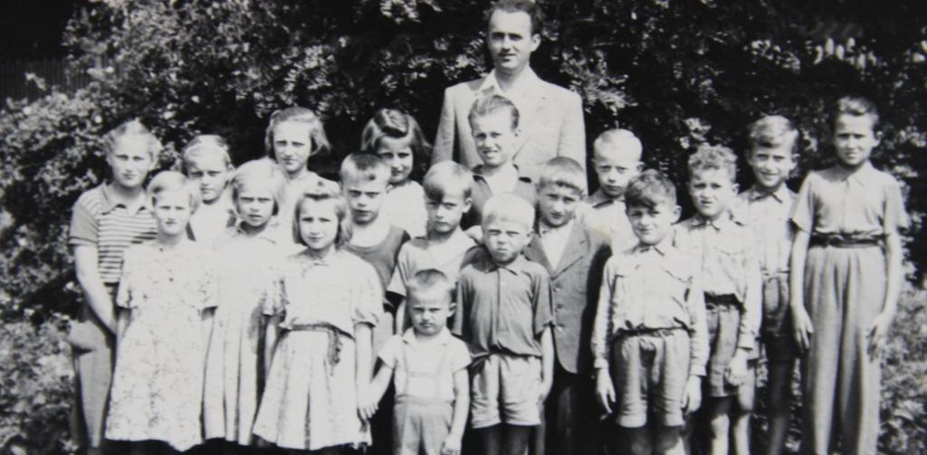 Večer zatahujte závěsy nebo rolety, aby vám nebylo vidět do domu či bytu. Případného zloděje by mohly lákat třeba obrazy na stěnách nebo zařízení bytu apod.